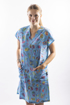 Obrázek z REFLI Dámské zdravotnické šaty, vzor: splašené kosti modré 
